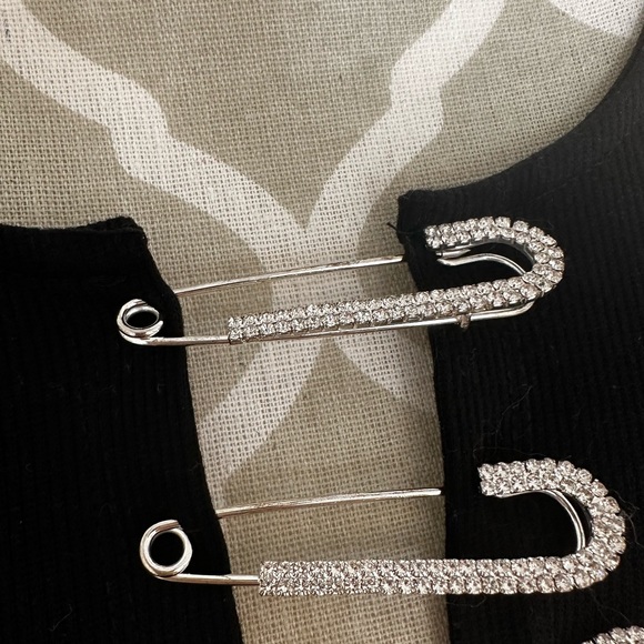 Black rhinestone safety pin silver detail crop top - Picture 4 of 4